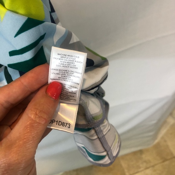 BCBG Sleeveless top - Picture 4 of 7